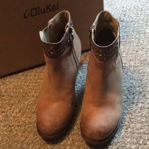 Womens size 7.5 Olu Kai leather boots